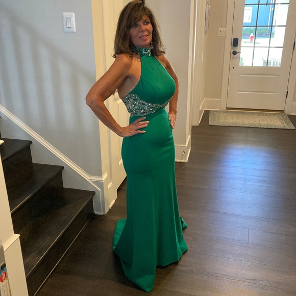 Sherry Hill Emerald Green Gown With Crystal Stones an neck and bodice - Picture 1 of 6